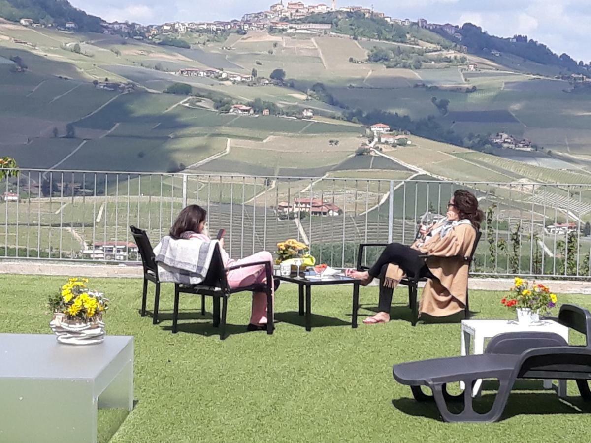 منزل الضيف Monforte dʼAlba  في Cascina Roella المظهر الخارجي الصورة
