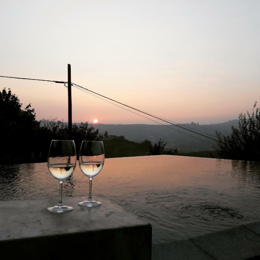 منزل الضيف Monforte dʼAlba  في Cascina Roella المظهر الخارجي الصورة