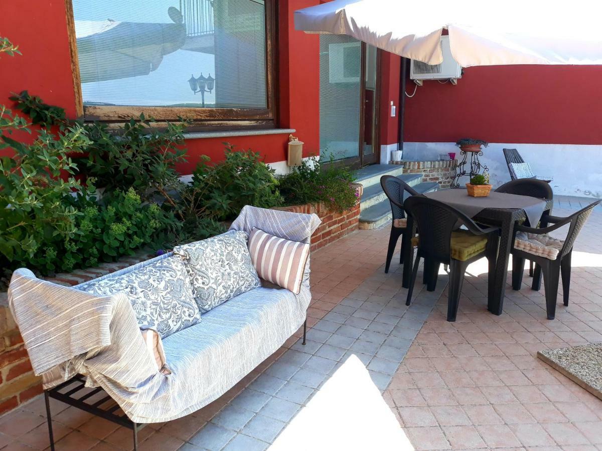 منزل الضيف Monforte dʼAlba  في Cascina Roella المظهر الخارجي الصورة