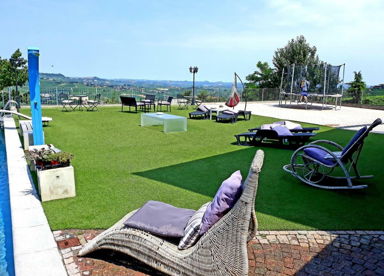منزل الضيف Monforte dʼAlba  في Cascina Roella المظهر الخارجي الصورة