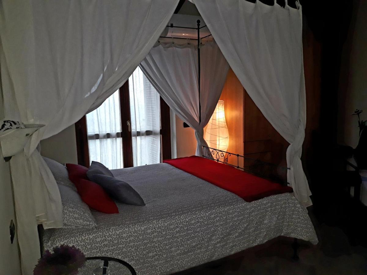 منزل الضيف Monforte dʼAlba  في Cascina Roella المظهر الخارجي الصورة